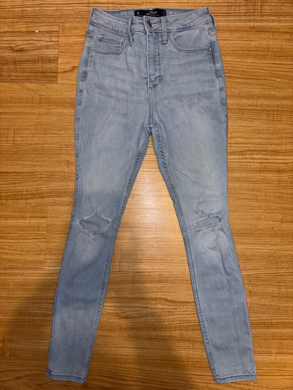 Hollister Light Wash Curvy High-Rise Super Skinny Jeans with Knee Distress-Short